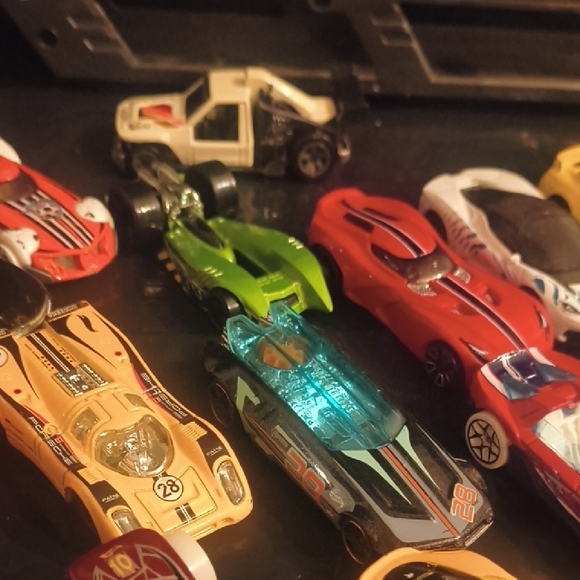 Hot Wheels Collection - 29 Hot Wheels Cars + Tractor Trailer Mega Hauler Storage - Picture 7 of 14